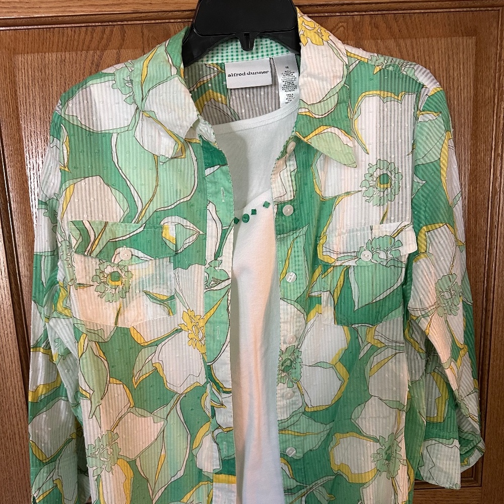 Alfred Dunner Green & White 2 pc Blouse/Tank Set, 3/4 Sleeves, Size 16.